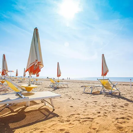 Relaxing Sea View Near The Promenade דירה